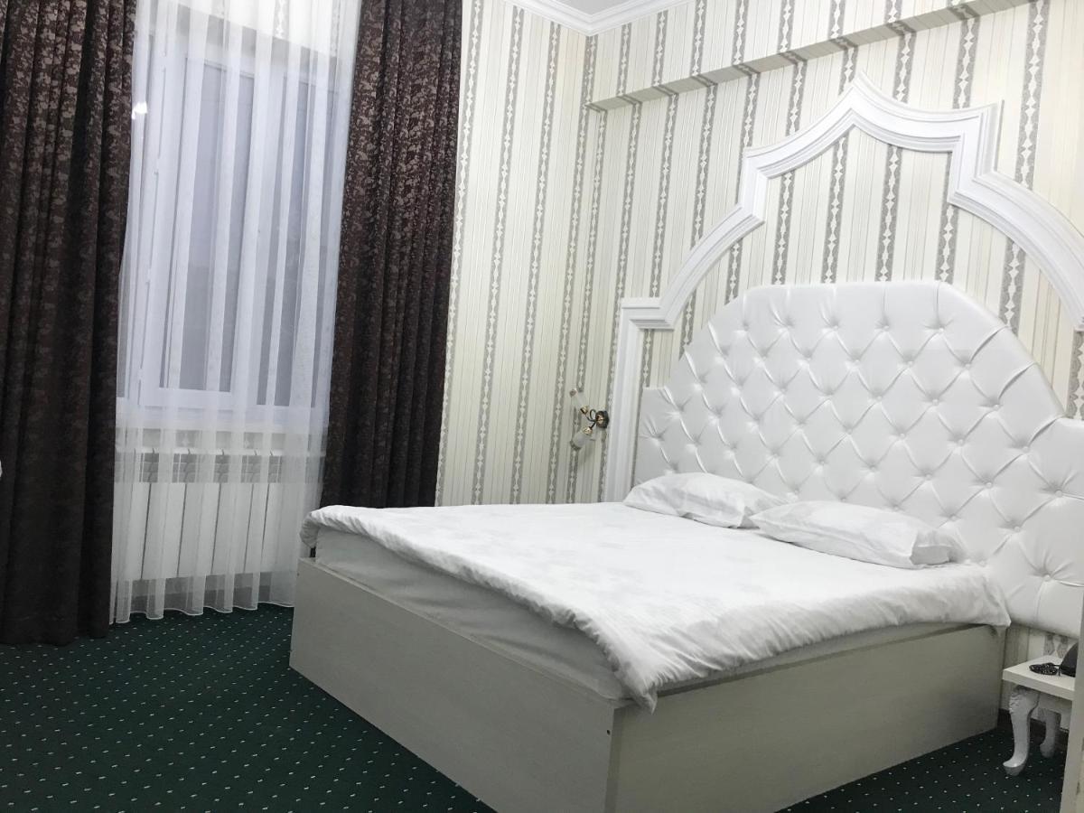 Emir Plaza Hotel Turkistan Buitenkant foto