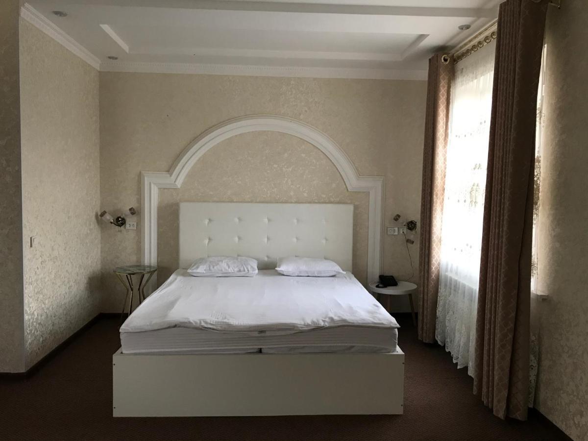 Emir Plaza Hotel Turkistan Buitenkant foto